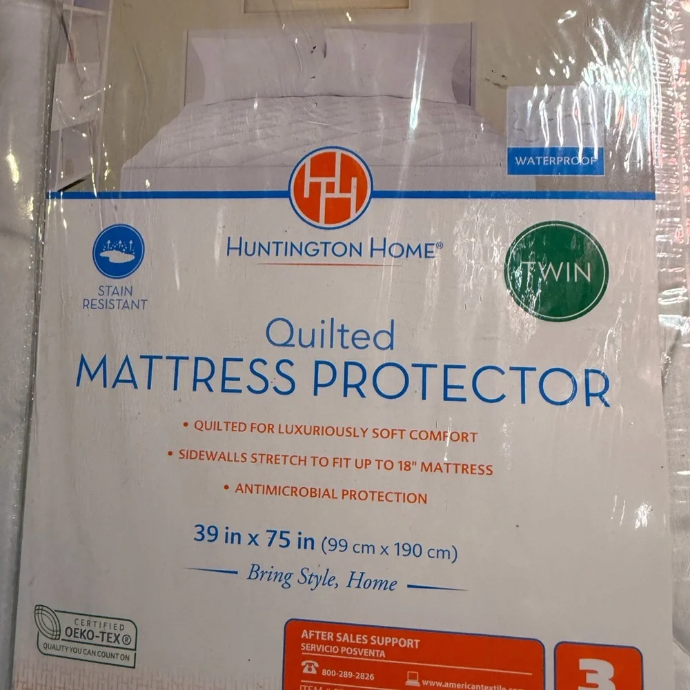 NWT Huntington Home White Quilted Mattress Protector